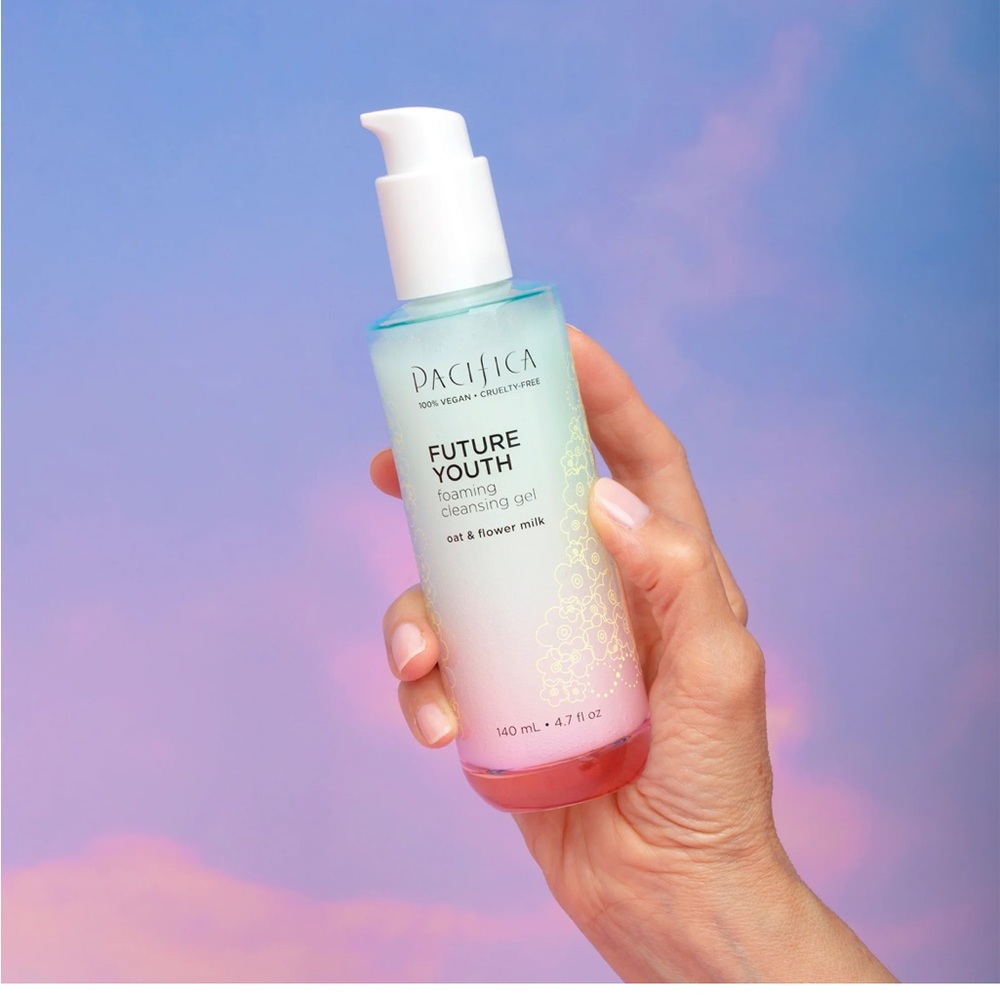 Pacifica Future Youth Foaming Cleansing Gel - Blue to Pink Gradient